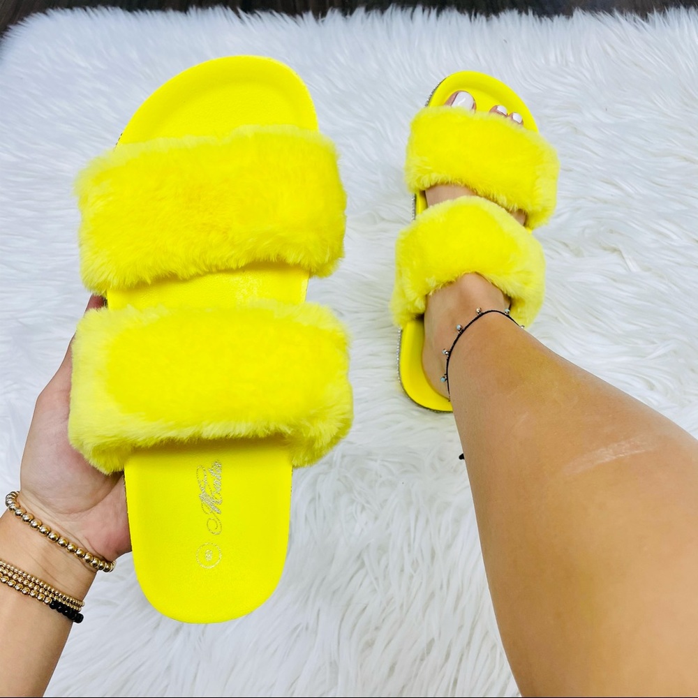 Yellow fur rhinestoned sandal - Picture 3 of 6